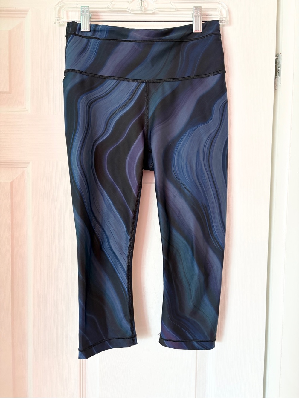 Athleta Black & Blue Swirl Accelerate Geode Crop Leggings